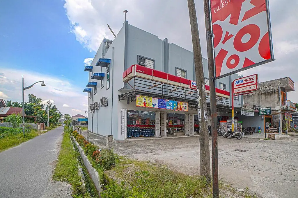 Медан: OYO 90637 Rumah Ni Karo