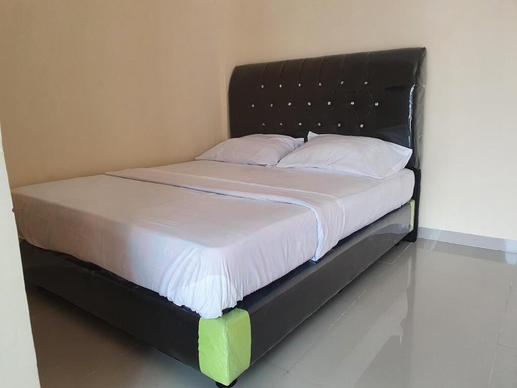 Джамби: OYO 90945 Arizon Kost