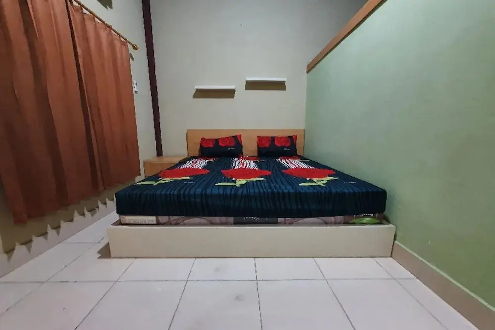 Джамби: OYO 90976 Bagus Family Kost
