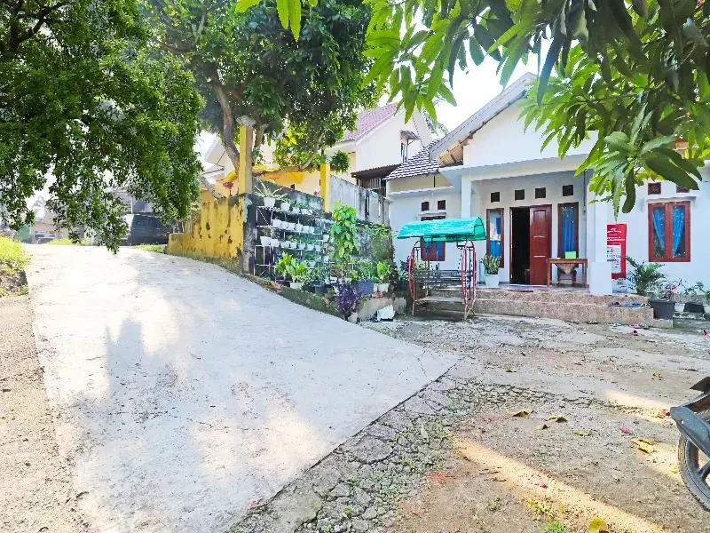 Джамби: SPOT ON 91222 Kanjeng Mami Homestay Syaria