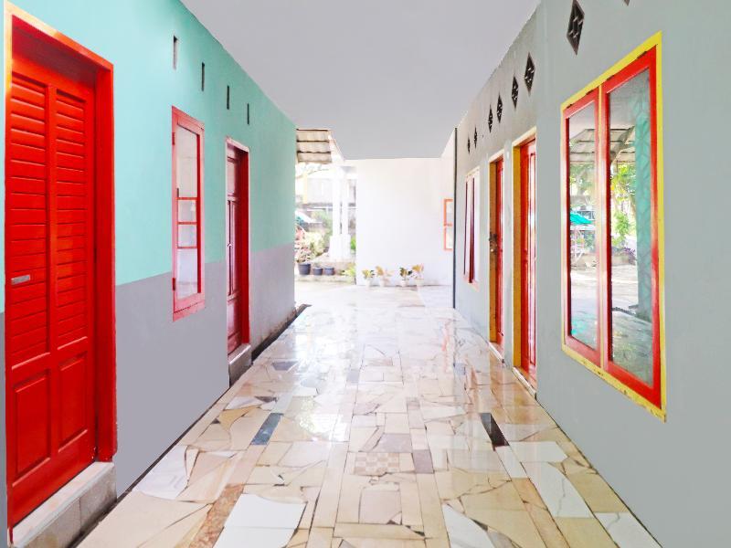 Джамби: SPOT ON 91222 Kanjeng Mami Homestay Syaria