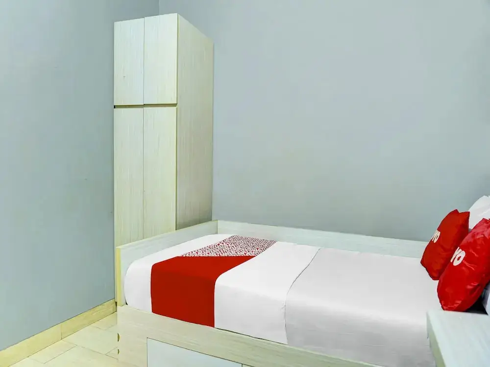 Караванг: SPOT ON 91205 Rindang Guesthouse Syariah