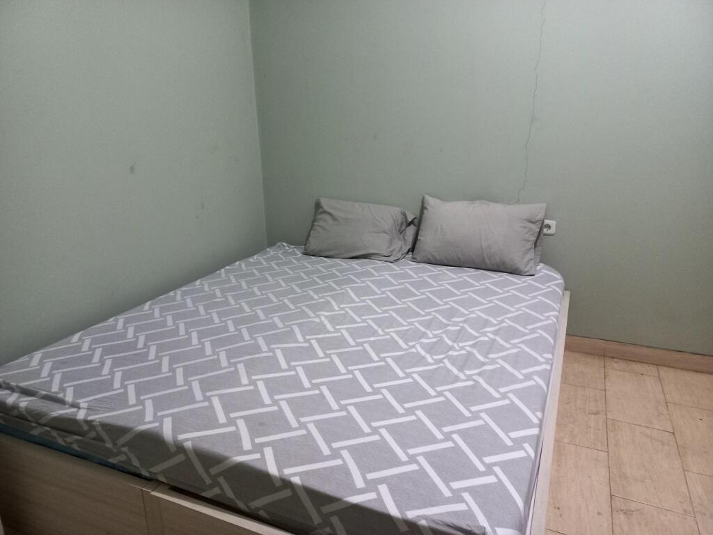 Караванг: SPOT ON 91205 Rindang Guesthouse Syariah