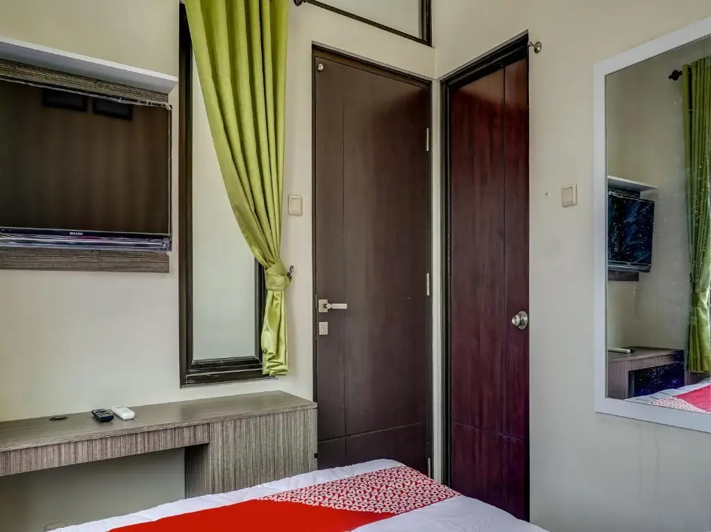 Караванг: OYO 90940 Guesthouse Colombus G12