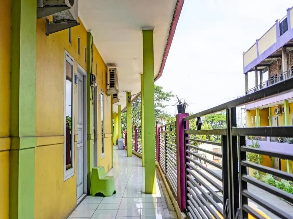 Караванг: Oyo 91796 Guest House Ghalta Syariah