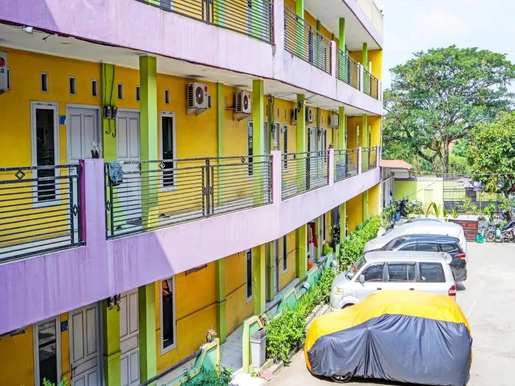 Караванг: Oyo 91796 Guest House Ghalta Syariah