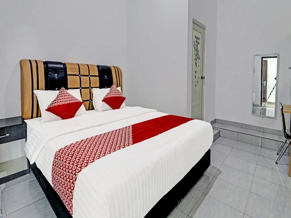 Саролангун: OYO 91203 Naufal Residence Syariah