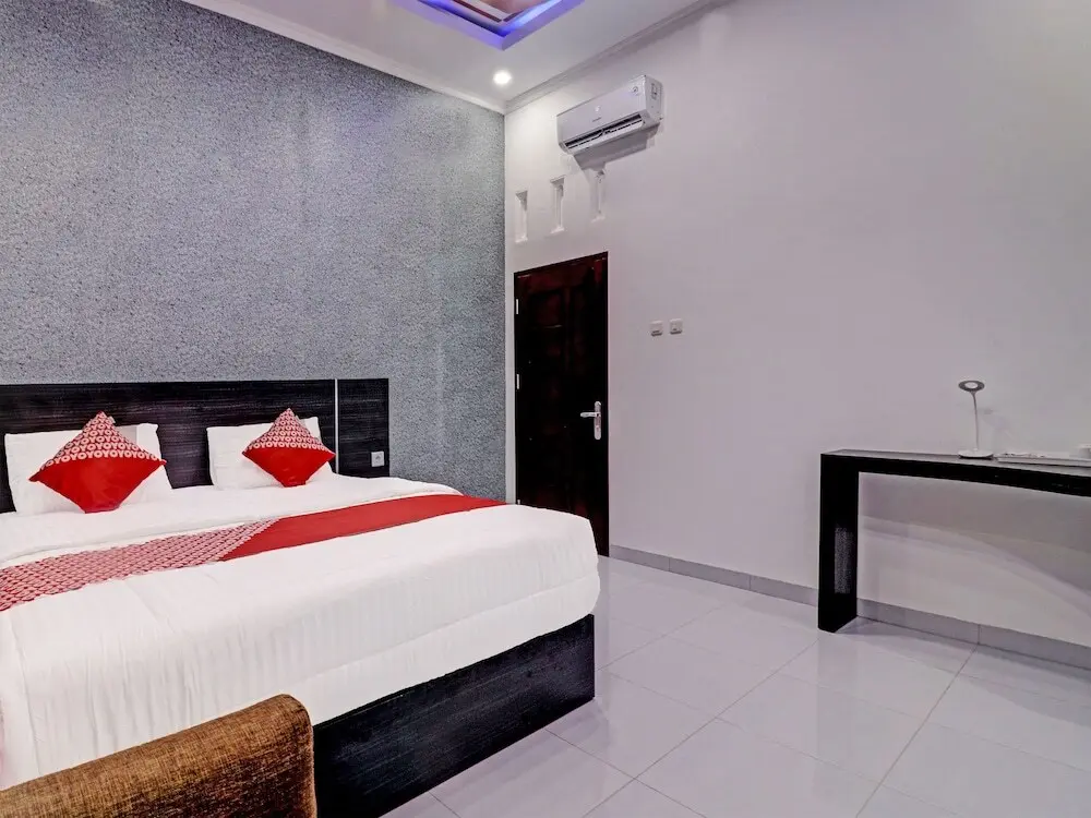 Саролангун: OYO 91203 Naufal Residence Syariah