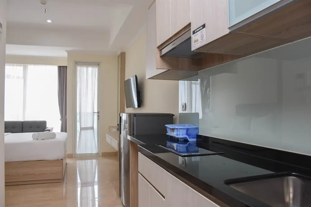 Wonderful And Strategic Studio Menteng Park Apartment — фото 1