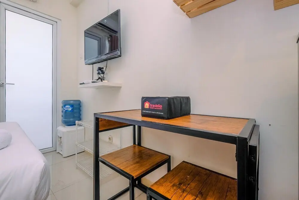 Джакарта: Modern And Stylish Studio At Green Pramuka Apartment