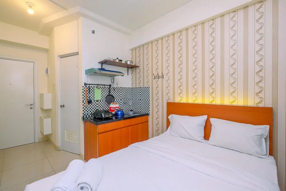 Джакарта: Modern And Stylish Studio At Green Pramuka Apartment