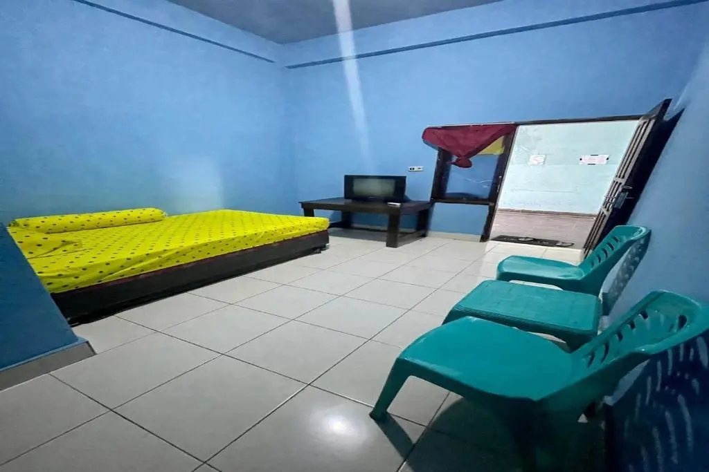 Паре-Паре: EXPRESS O 91669 Kost Amel Near Taman Mattirotasi
