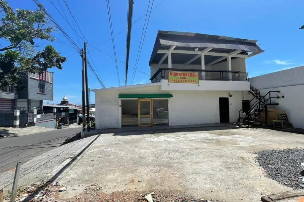 Паре-Паре: EXPRESS O 91669 Kost Amel Near Taman Mattirotasi