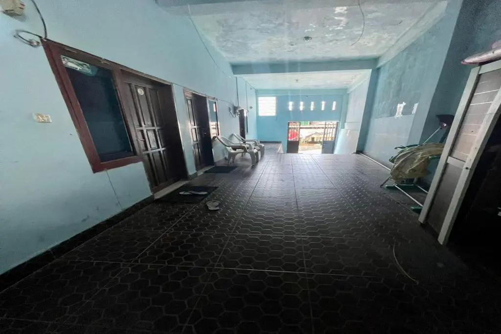 Паре-Паре: EXPRESS O 91669 Kost Amel Near Taman Mattirotasi