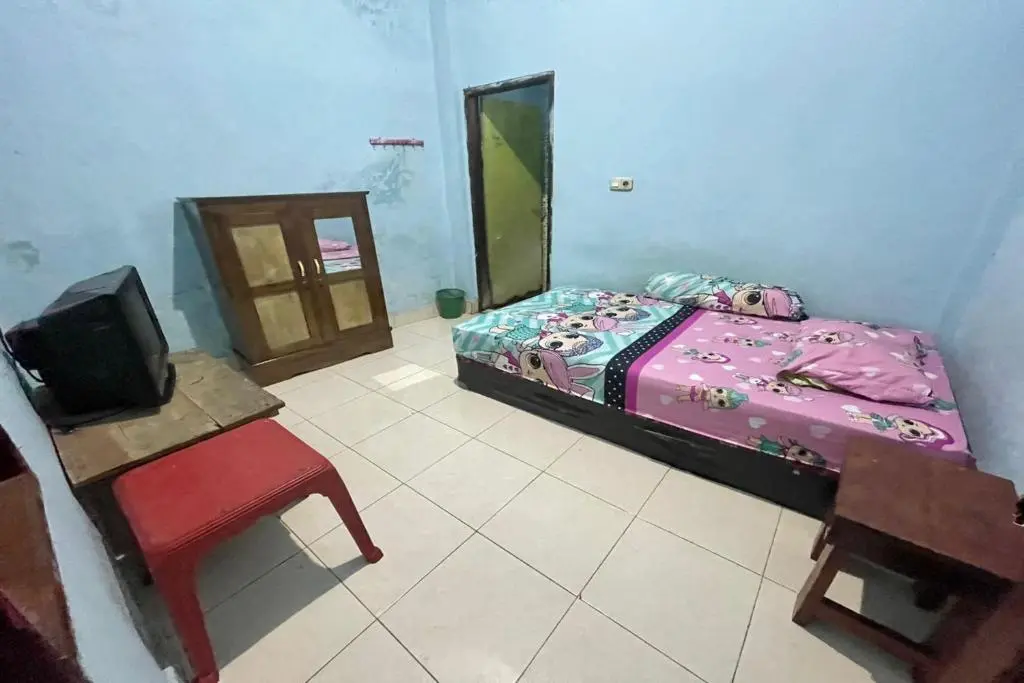 Паре-Паре: EXPRESS O 91669 Kost Amel Near Taman Mattirotasi