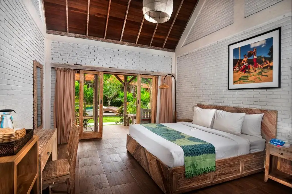 Пекату: Tamuku Padang Padang, CARI Surf Camp