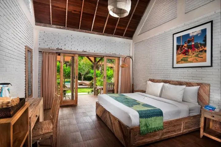 Пекату: Tamuku Padang Padang, CARI Surf Camp