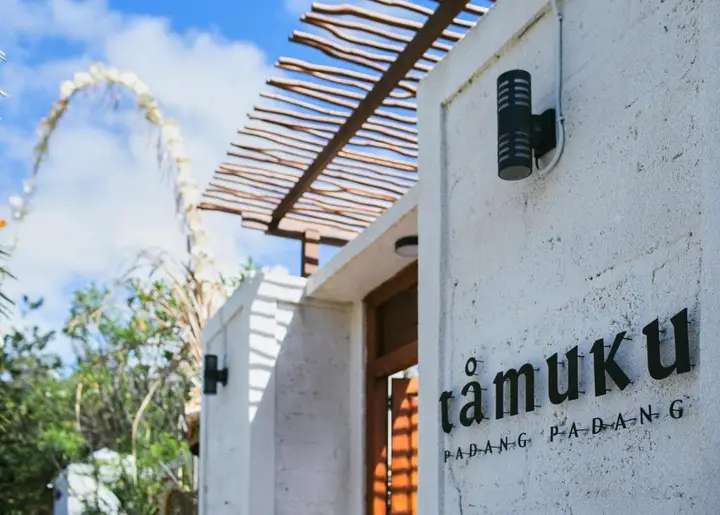 Пекату: Tamuku Padang Padang, CARI Surf Camp