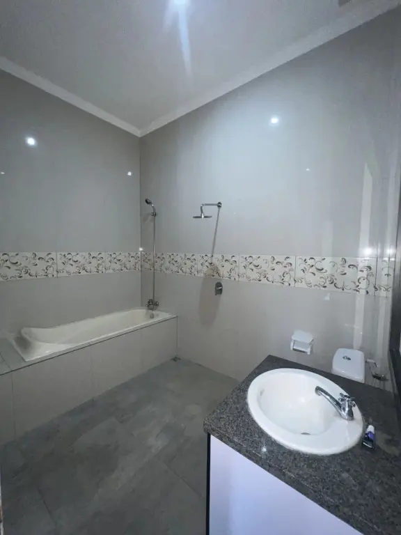 Теджакула: The Fortune Guest House