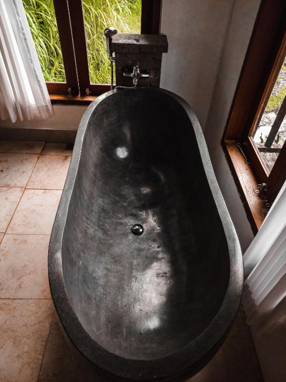 Тойа Бунгках: Tirta sari