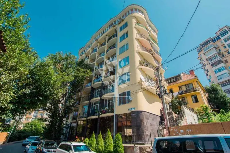 Сочи: квартира с 2 спальнями 5 мин. до моря в центре Сочи