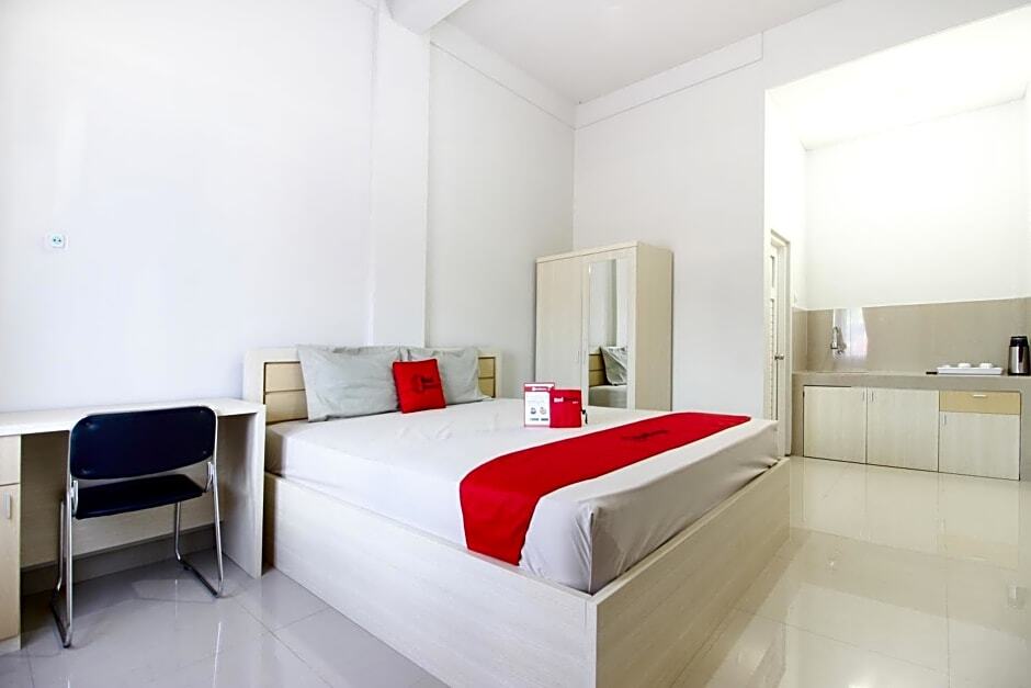 Батуретно: RedDoorz Syariah At Griya Izzara Guest House