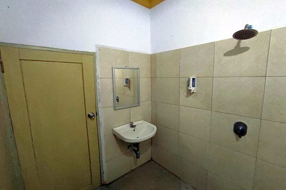 Помала: Capital O 91650 Hotel Pratama