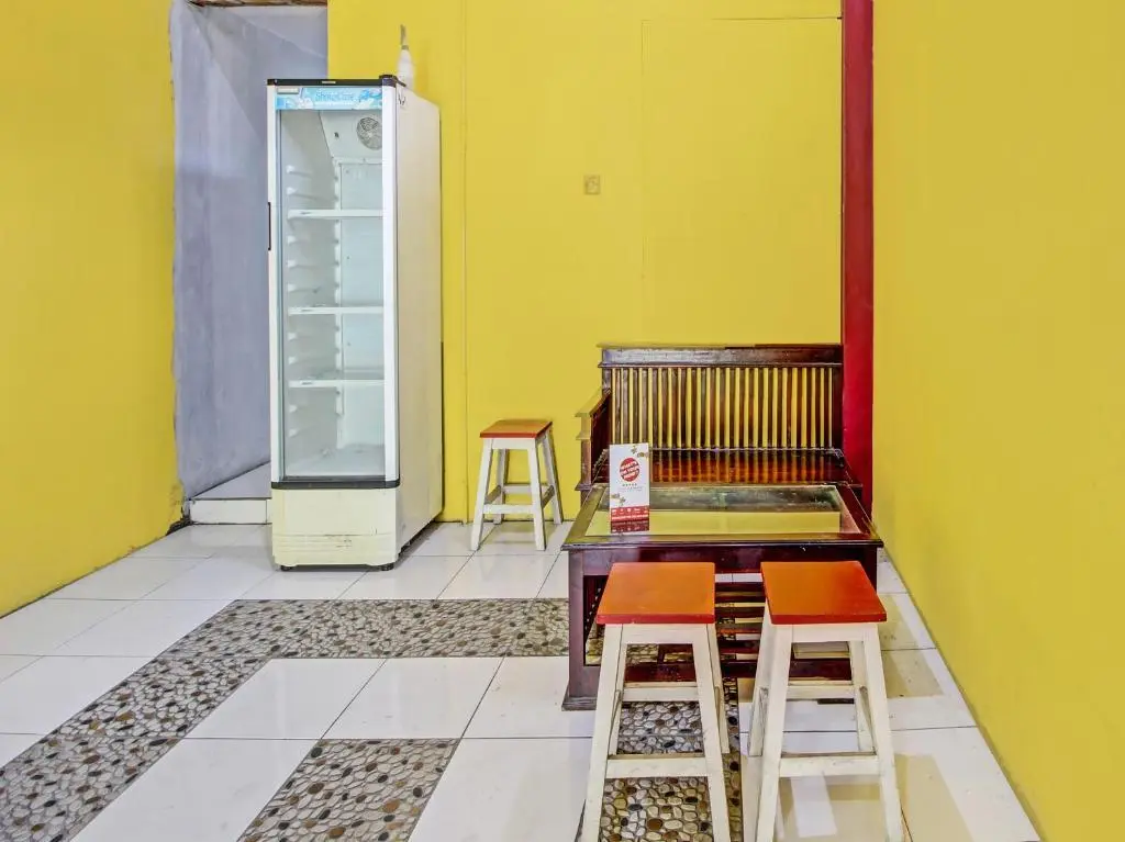 Клатен: Capital O 91690 Moza Guest House