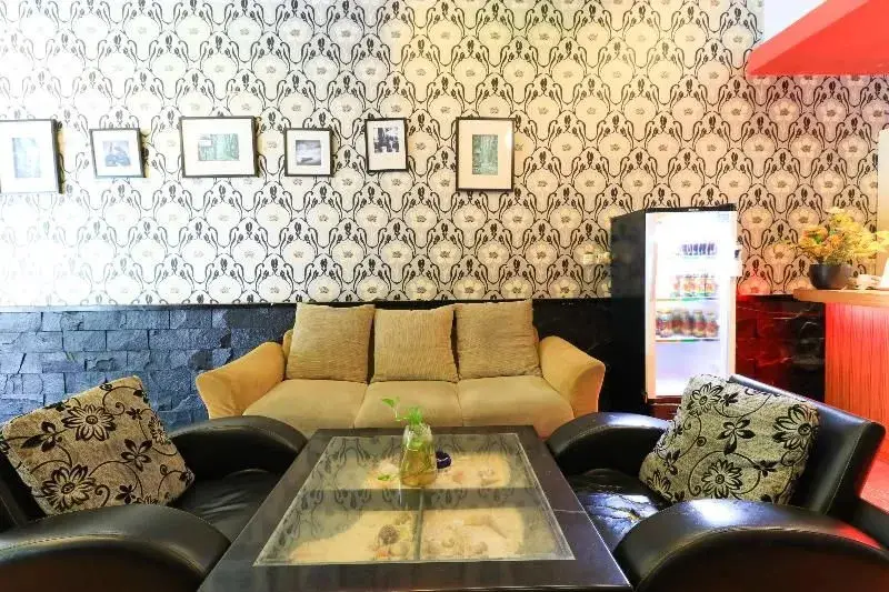 Макассар: Labuana Homestay & Cafe Garden by ZUZU