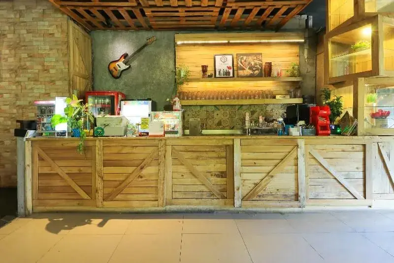 Макассар: Labuana Homestay & Cafe Garden by ZUZU