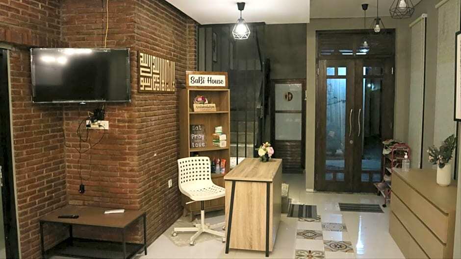 Джокьякарта: Sabi Guest House with Strategic Hostel Styles at Prawirotaman Tourist Area by Sabi House