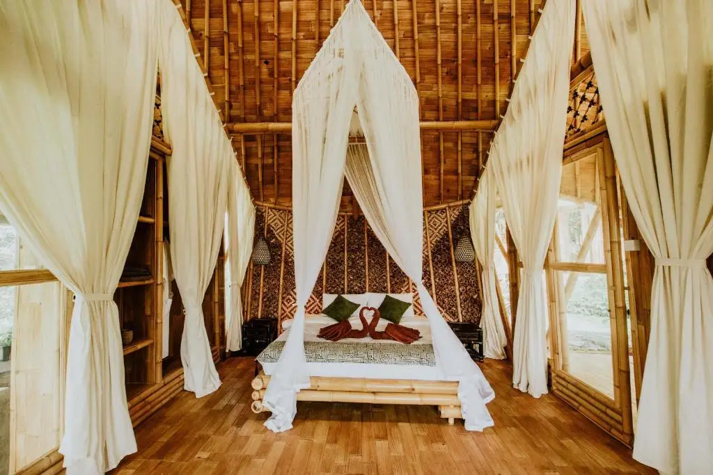 Сидемен: Bird Hills Bamboo House