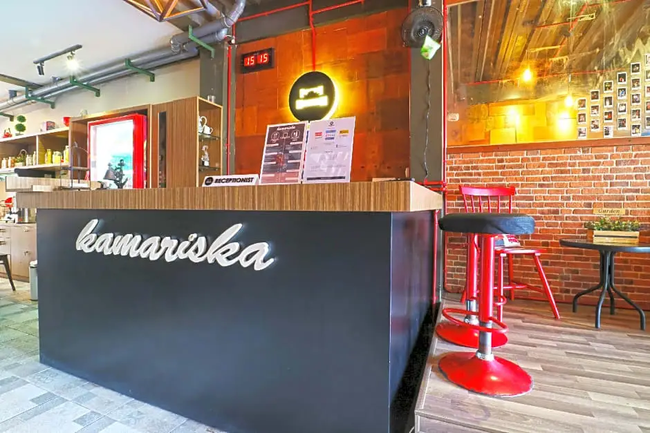 Сидоарджо: Kamariska Hostel by ZUZU