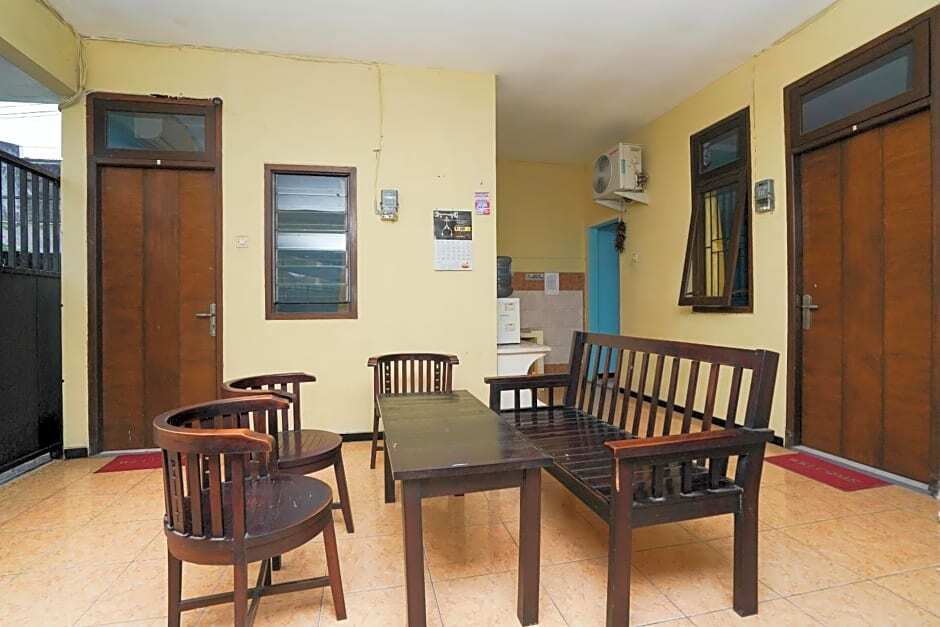 Сурабая: OYO Life 2905 Kost Semampir Tengah Near RSU Premier Surabaya Kota Surabaya
