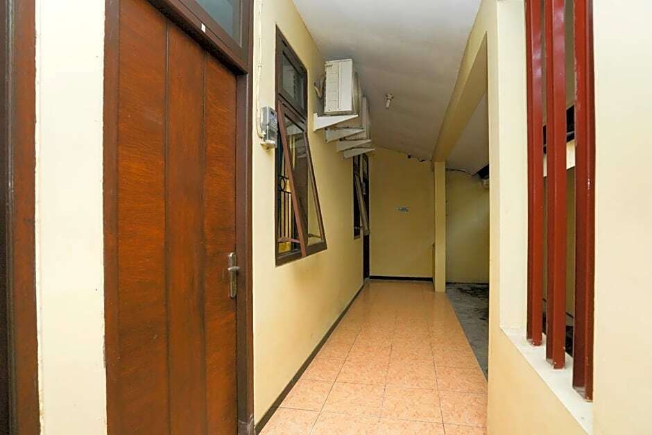 Сурабая: OYO Life 2905 Kost Semampir Tengah Near RSU Premier Surabaya Kota Surabaya
