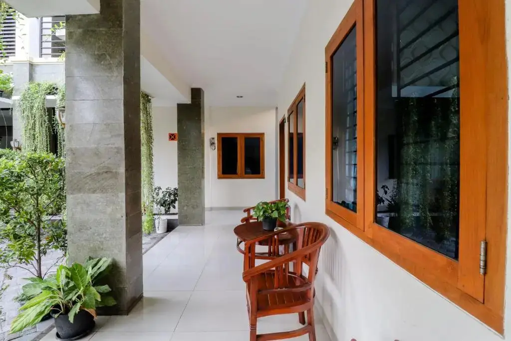 Депок: Khatarina Female Residence by ZUZU