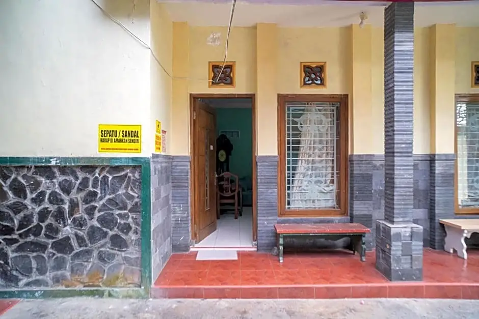 RedDoorz Syariah near Batu Night Spectacular 3 — фото 1