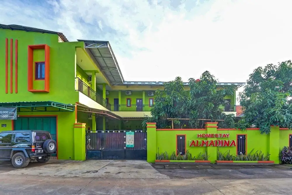 SPOT ON 90760 Homestay Al Madina Syariah — фото 1