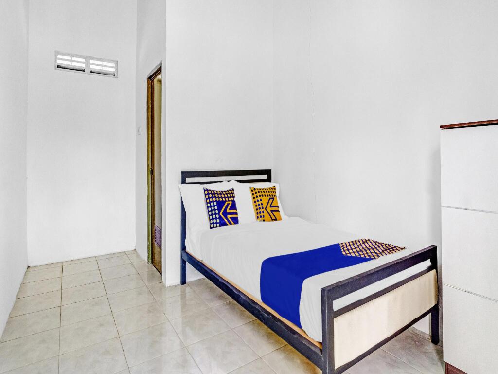 SPOT ON 90742 Kinanthy Homestay Syariah — фото 1