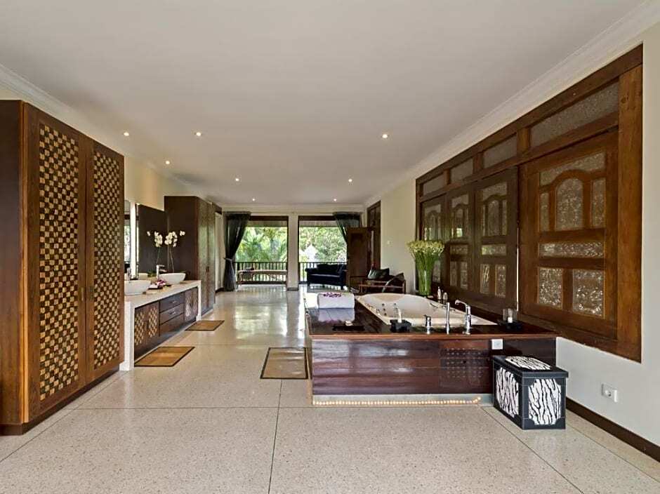 Переренан: Spacious 8 bedroom pool villa in Canggu