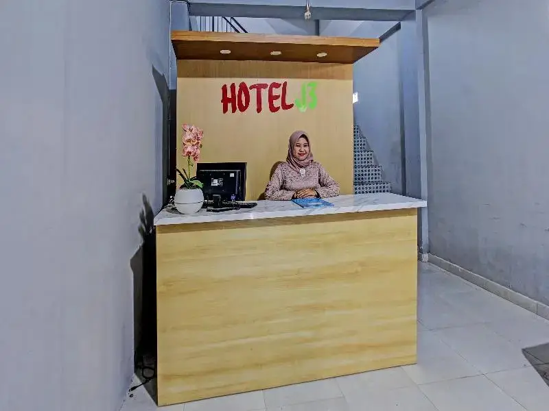 Jerowaru: Hotel J3 by OYO
