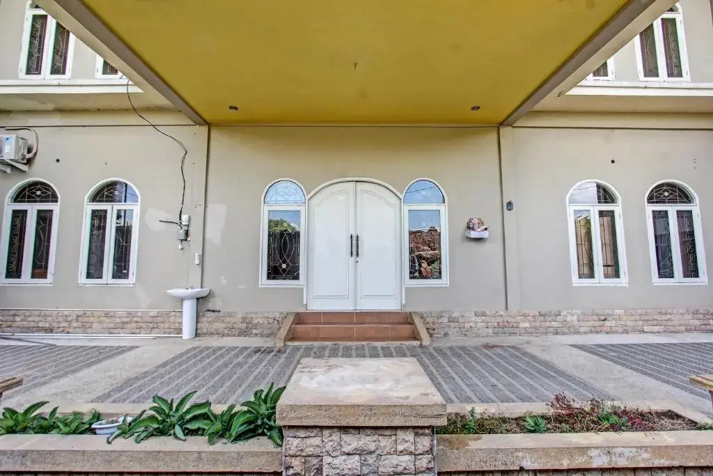 Матарам: OYO 91739 Ayu Bypass Mansion