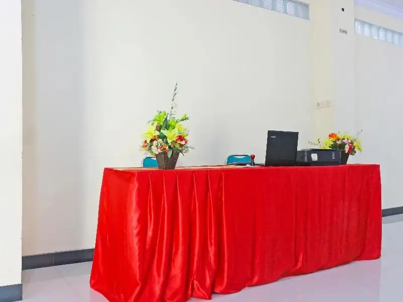 Сое: Collection O 91517 Hotel Gajah Mada Soe