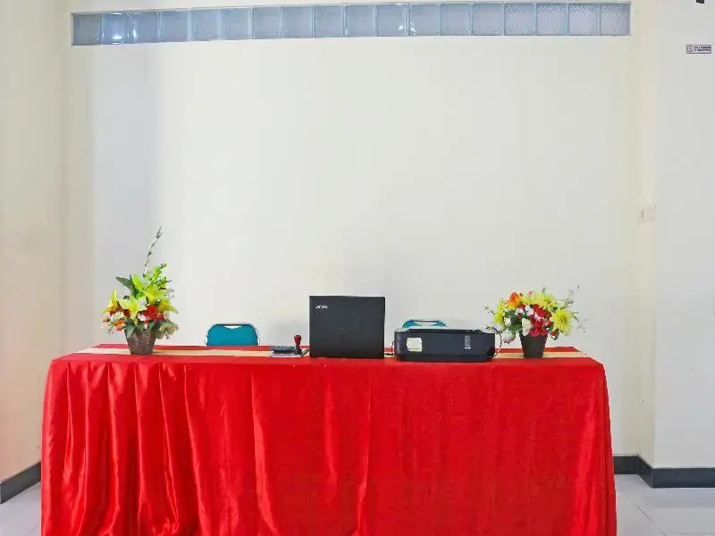 Сое: Collection O 91517 Hotel Gajah Mada Soe