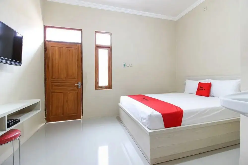 Суракарта: Formerly RedDoorz near Balekambang City Park