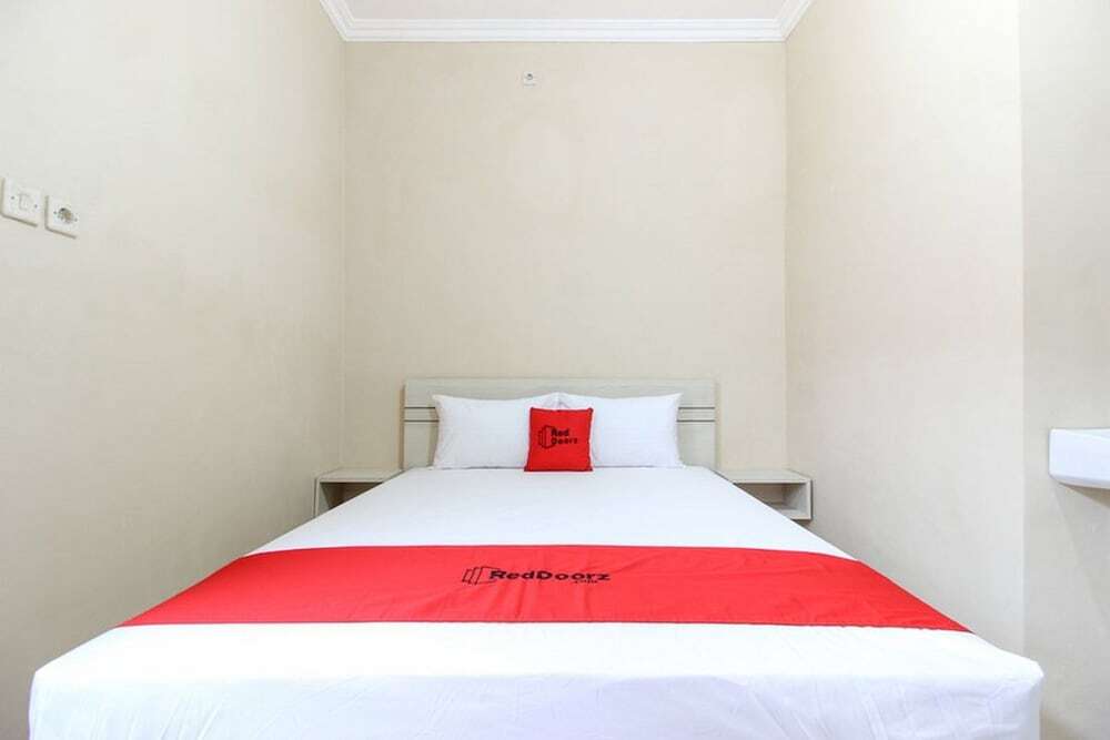 Суракарта: Formerly RedDoorz near Balekambang City Park