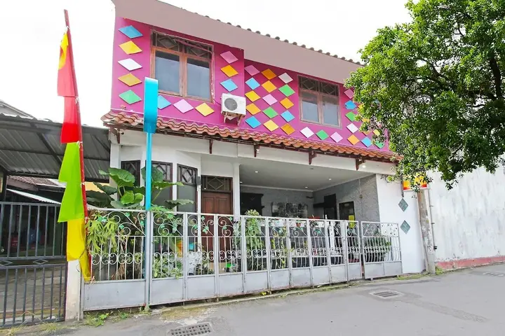Депок: OYO 91172 Trihakso Guesthouse