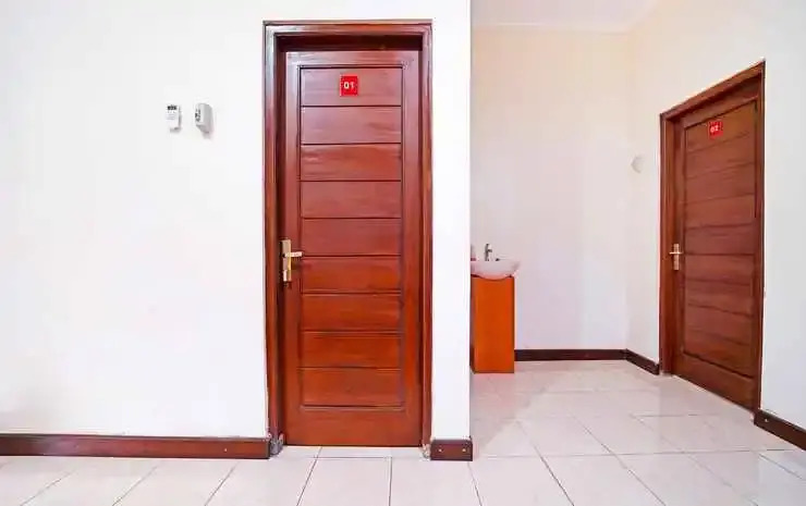 Депок: 91342 Tatti Inn