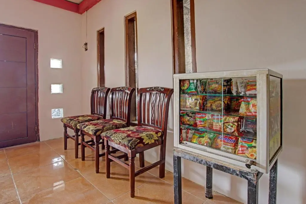 Чиребон: OYO 91506 Kedai Cinta Guest House