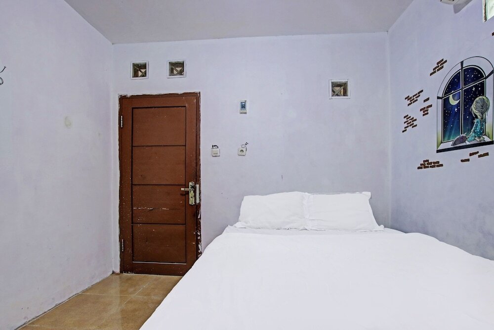 Чиребон: OYO 91506 Kedai Cinta Guest House
